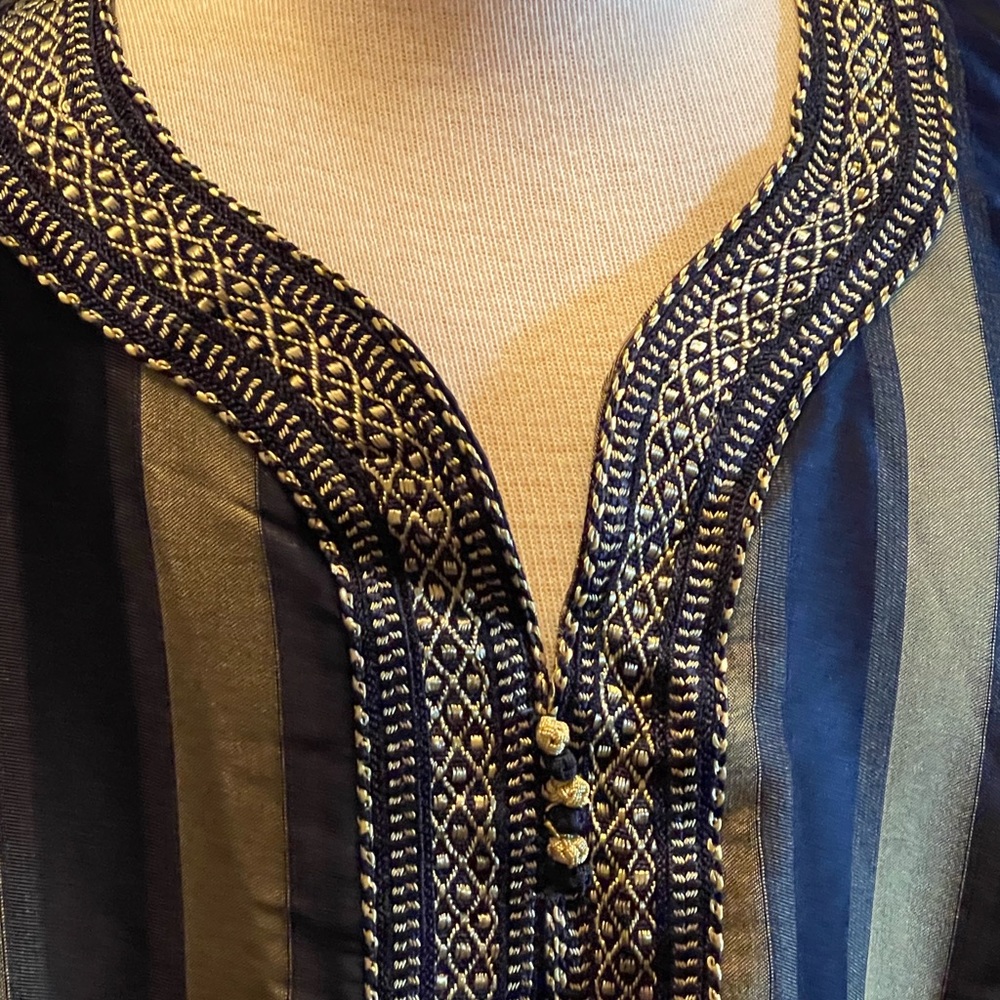 Moroccan caftan in luxurious lush fabric with gold embroidery.